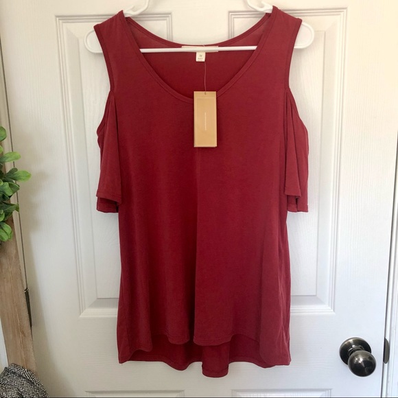 Francesca's Collections Tops - Francesca’s Short Sleeve Cold Shoulder Shirt